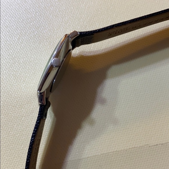 Kenneth Cole thin watch, with blue face black band - Picture 4 of 5